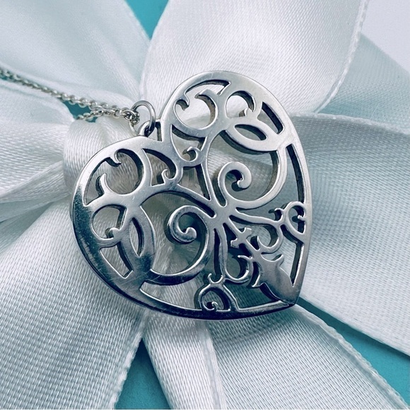 Tiffany & Co. 20” Enchant Heart Necklace in Silver with Pouch and Box - Picture 4 of 9